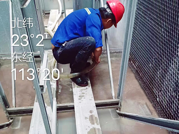 冷却塔吸泥排污